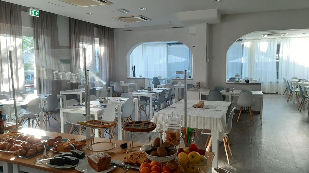 Hotel Arlecchino Riccione Buitenkant foto