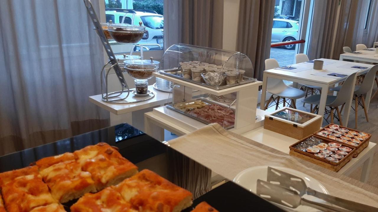 Hotel Arlecchino Riccione Buitenkant foto