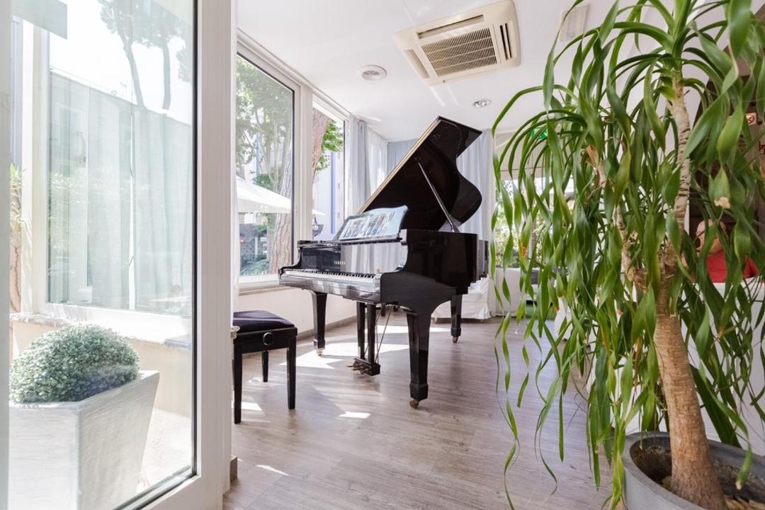 Hotel Arlecchino Riccione Buitenkant foto