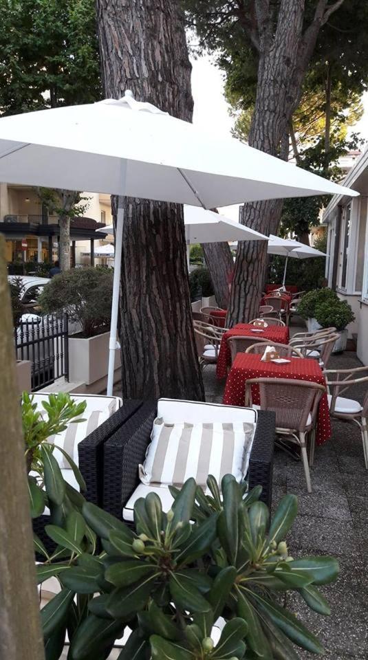 Hotel Arlecchino Riccione Buitenkant foto